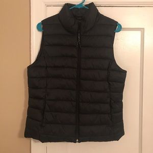 Black GAP puffer vest